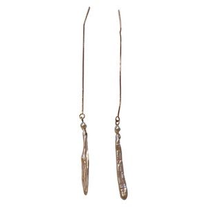 Gold and freshwater pearl threaders